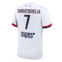 Stroje piłkarskie Paris Saint-Germain Khvicha Kvaratskhelia #7 Koszulka Wyjazdowej 2025-26 Krótki Rękaw